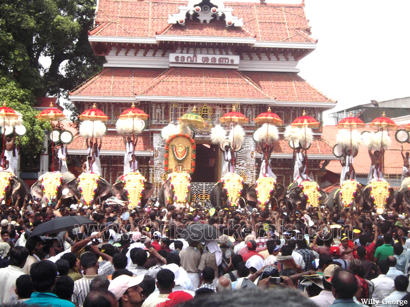thrissur-pooram-2011- (33)